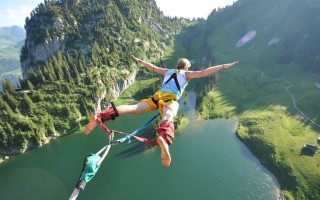 爱游戏体育_ESPN预测76人对决篮网，76人胜率65.9%领先，篮网逆袭难度大