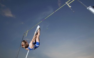 ayx-勒沃库森体育总监罗尔费斯重申薪资体系纪律，仅维尔茨获破格待遇