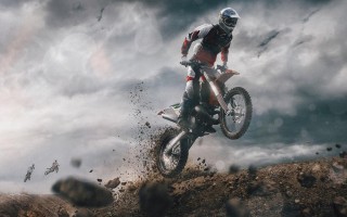 爱游戏|维尼修斯社交媒体深情流露，观看解放者杯决赛为母队弗拉门戈夺冠欢呼