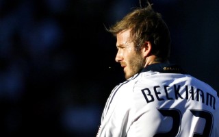 爱游戏-泰山主场狂飙，三战轰15球跃居积分榜次席